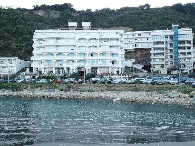 Hotel Mona image
