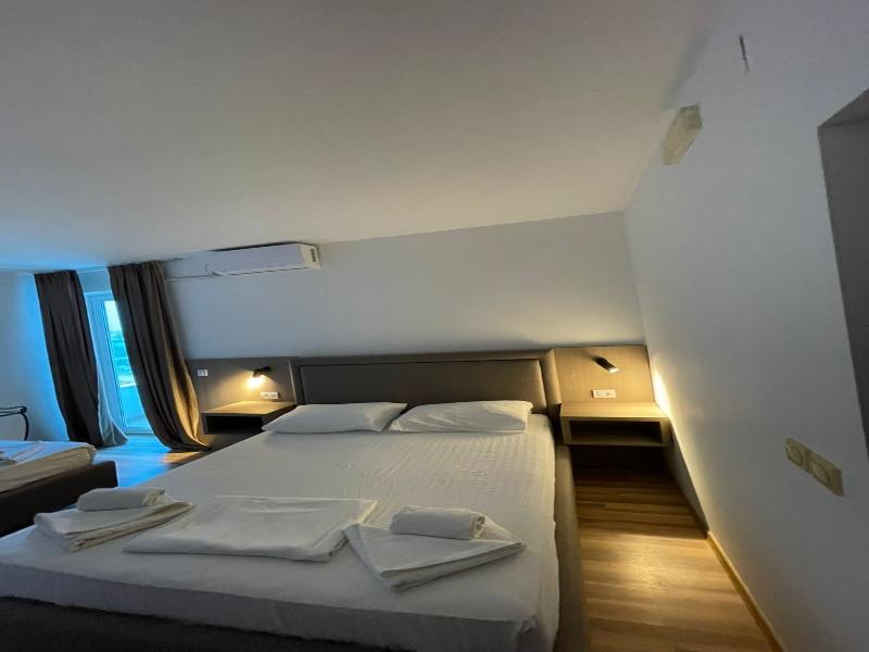 Hotel Mona image