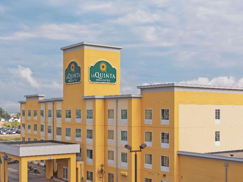 La Quinta Inn & Suites By Wyndham Minot image