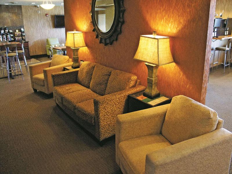 La Quinta Inn & Suites By Wyndham Minot image