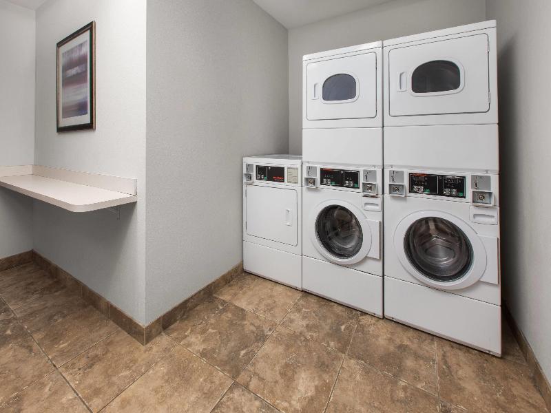 La Quinta Inn & Suites By Wyndham Minot image