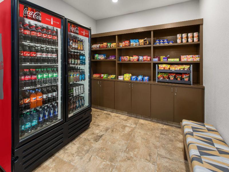 La Quinta Inn & Suites By Wyndham Minot image