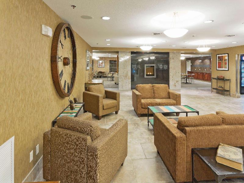 La Quinta Inn & Suites By Wyndham Minot image