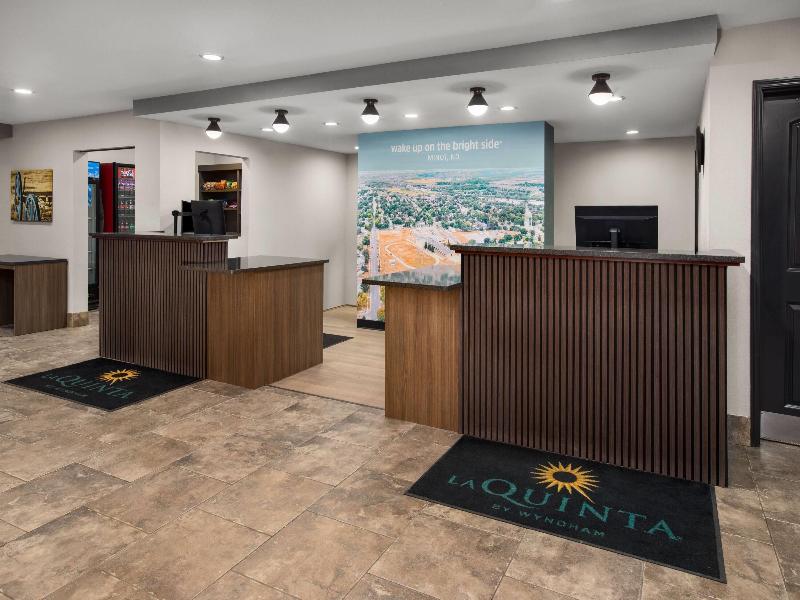 La Quinta Inn & Suites By Wyndham Minot image