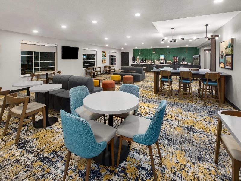 La Quinta Inn & Suites By Wyndham Minot image