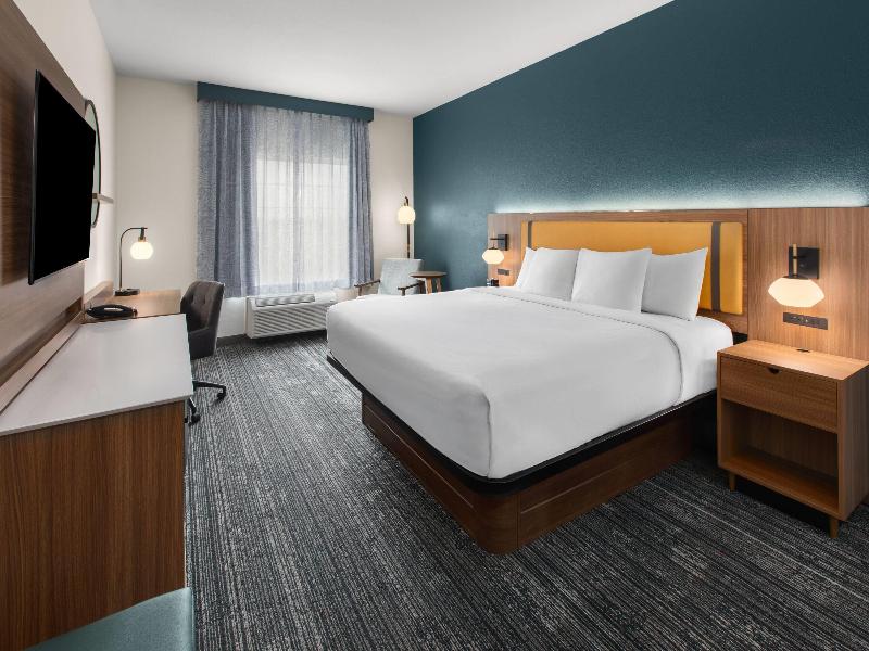 La Quinta Inn & Suites By Wyndham Minot image