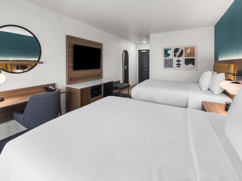 La Quinta Inn & Suites By Wyndham Minot image