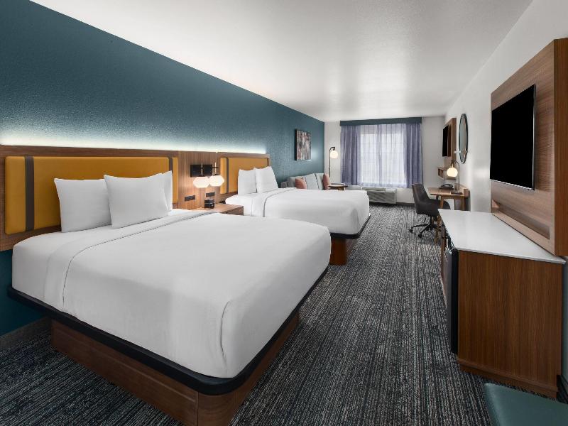 La Quinta Inn & Suites By Wyndham Minot image