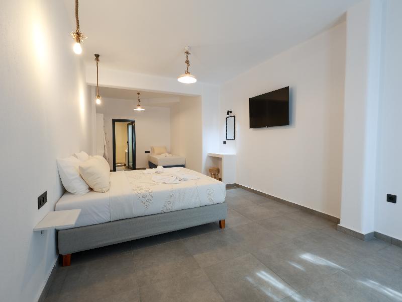 Gold Diamond Luxury Suites gallery photo 13