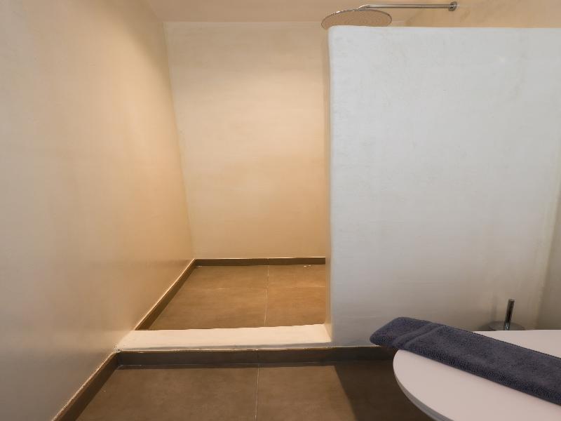Gold Diamond Luxury Suites gallery photo 23