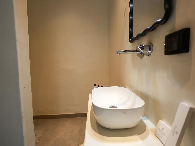 Gold Diamond Luxury Suites gallery photo 26