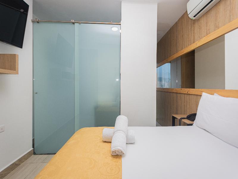 Hotel Piso 12 image