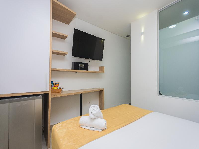 Hotel Piso 12 image