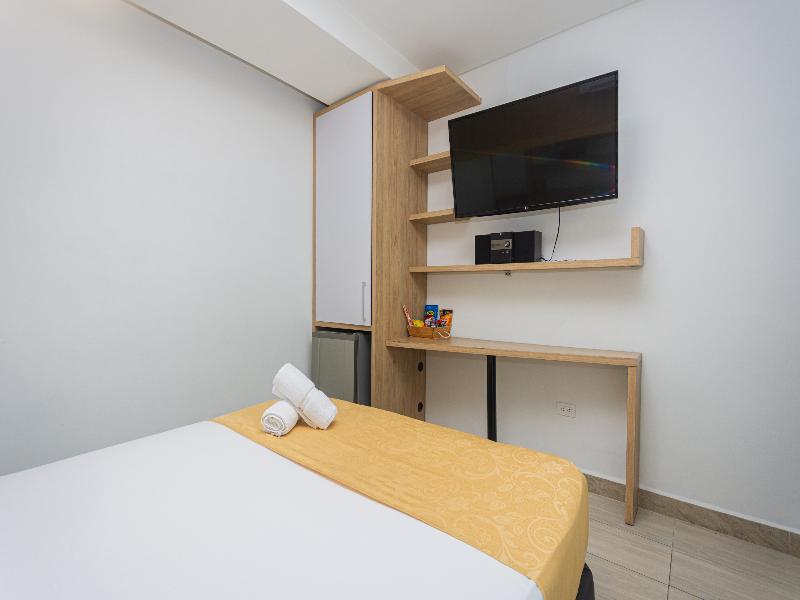 Hotel Piso 12 image