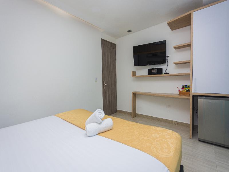 Hotel Piso 12 image