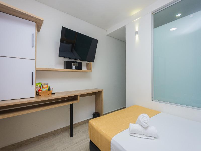 Hotel Piso 12 image