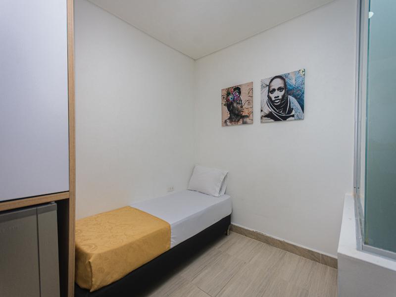 Hotel Piso 12 image