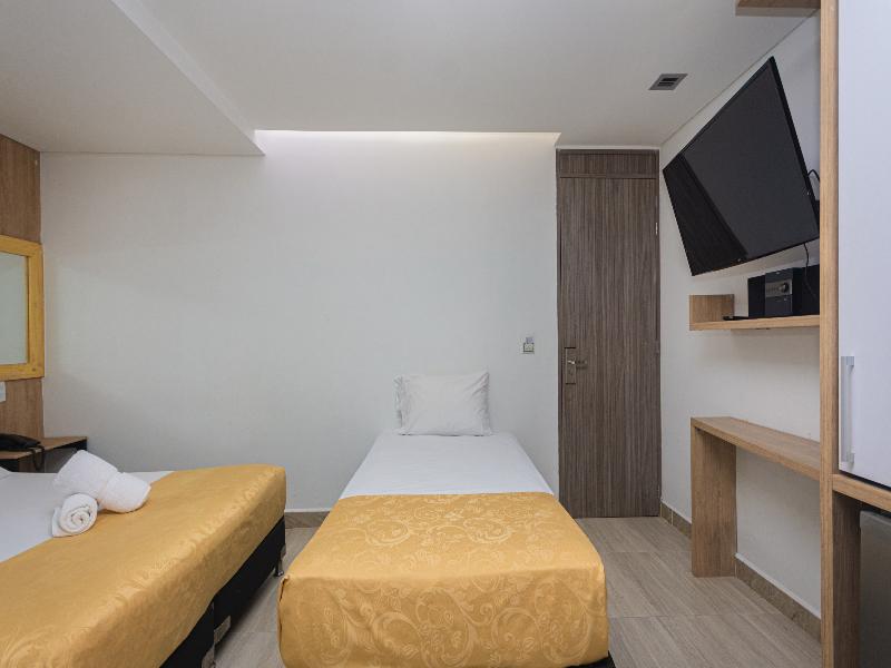 Hotel Piso 12 image