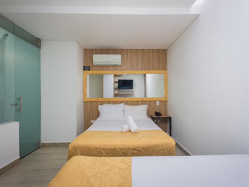 Hotel Piso 12 image