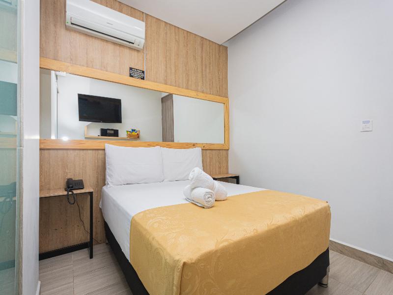 Hotel Piso 12 image