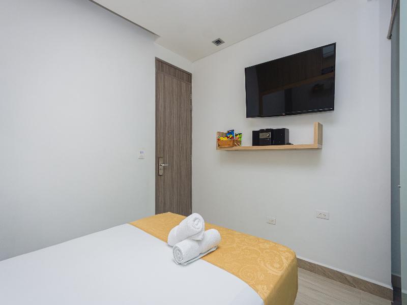 Hotel Piso 12 image