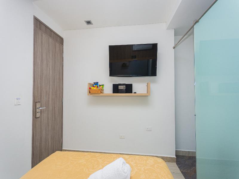 Hotel Piso 12 image