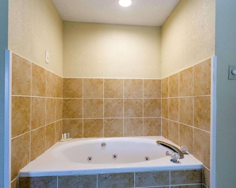 Quality Inn Olive Branch - Memphis South image