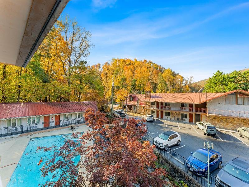 Quality Inn Creekside - Downtown Gatlinburg image