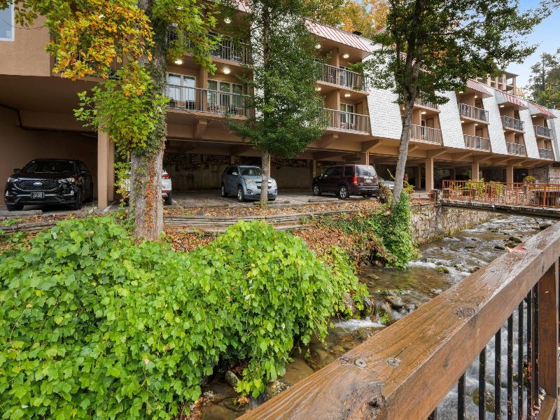 Quality Inn Creekside - Downtown Gatlinburg image