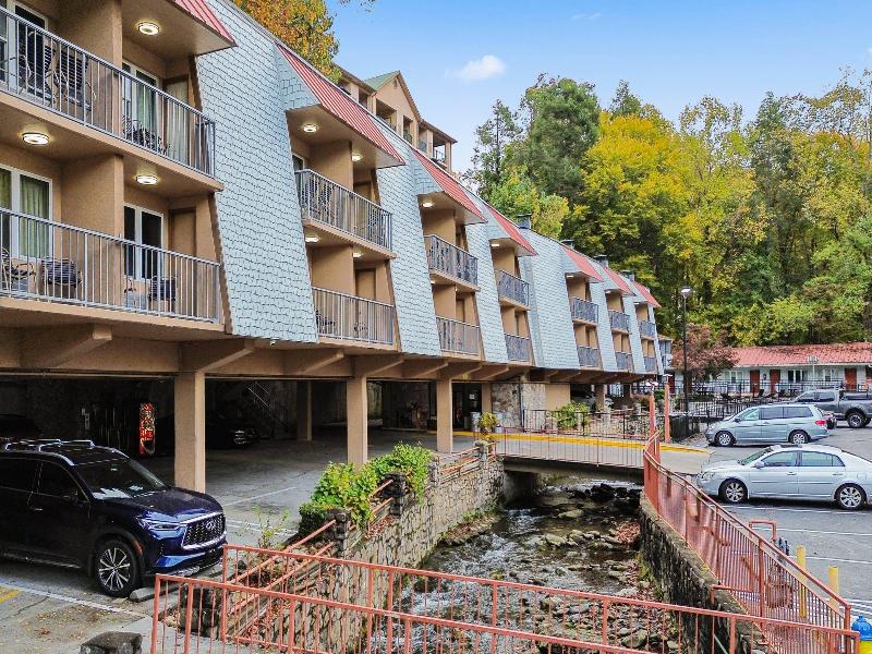 Quality Inn Creekside - Downtown Gatlinburg image