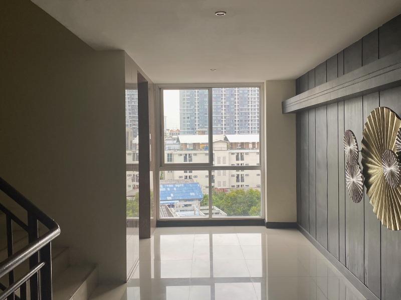 Leelawadee Huaikhwang image