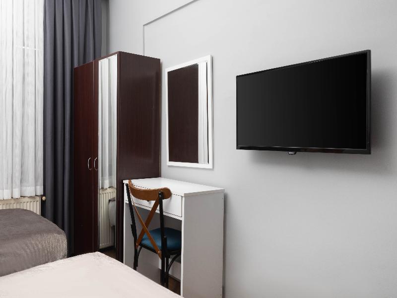 Galley Port Rooms image