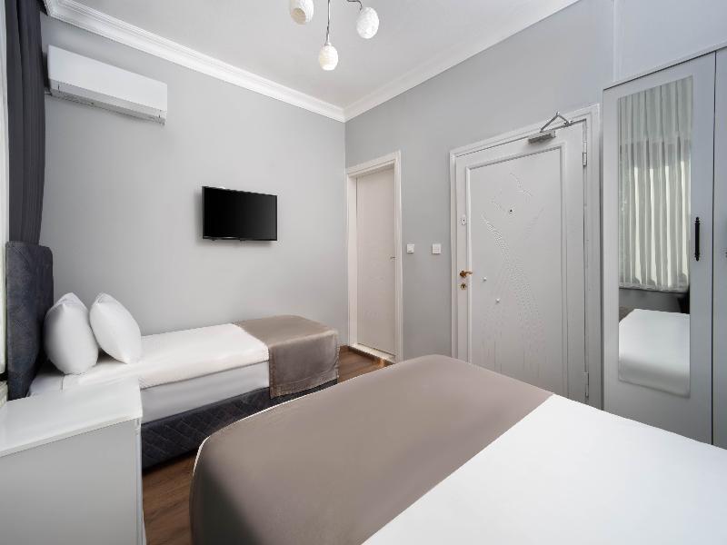 Galley Port Rooms image