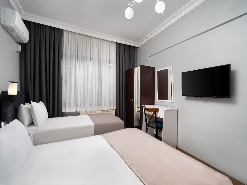 Galley Port Rooms image