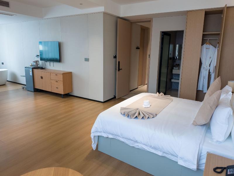 Ebony Hotel image