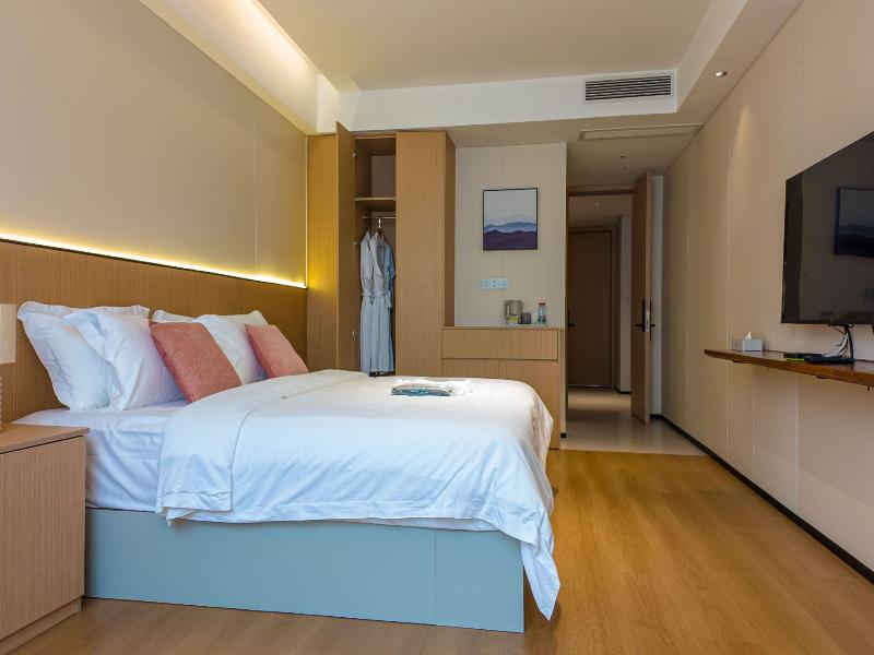 Ebony Hotel image
