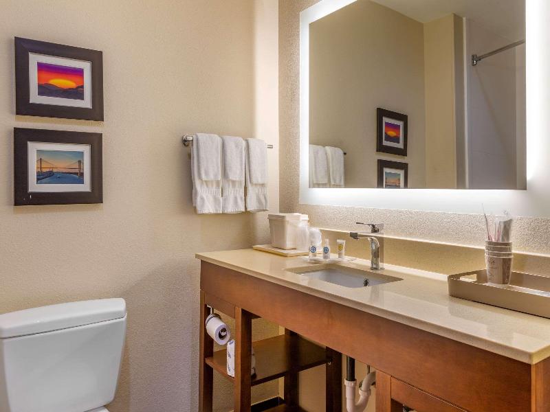 Comfort Suites Savannah Gateway I-95 image