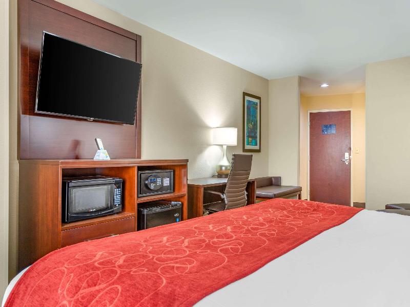 Comfort Suites Savannah Gateway I-95 image