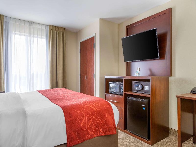 Comfort Suites Savannah Gateway I-95 image