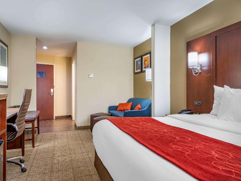 Comfort Suites Savannah Gateway I-95 image