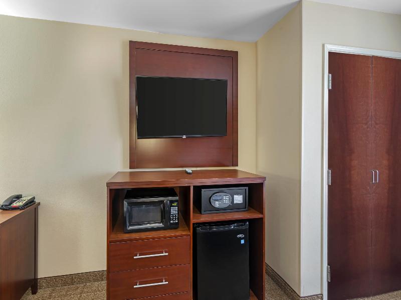Comfort Suites Savannah Gateway I-95 image