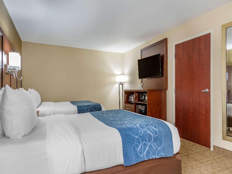Comfort Suites Savannah Gateway I-95 image