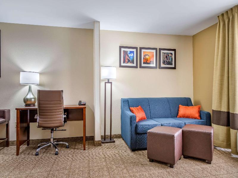 Comfort Suites Savannah Gateway I-95 image