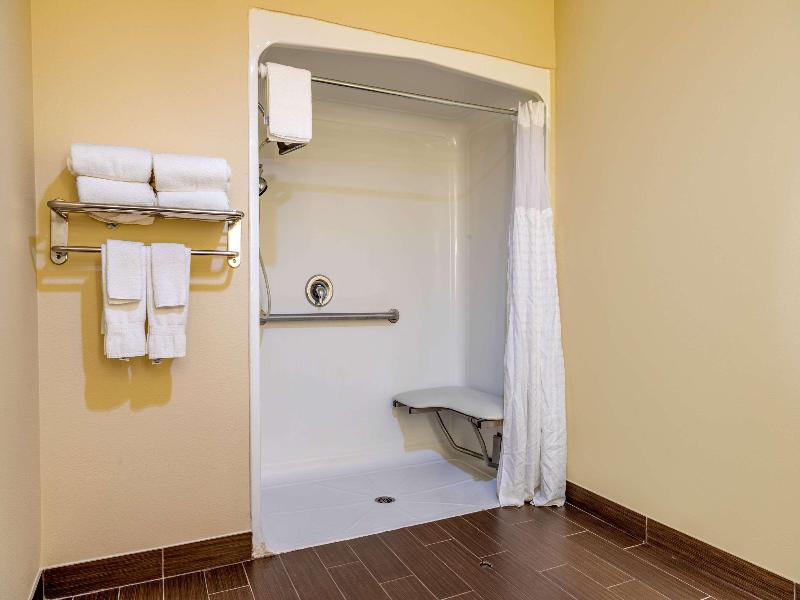 Comfort Suites Savannah Gateway I-95 image