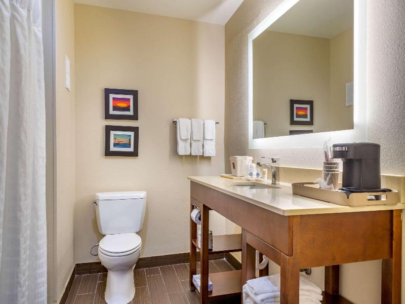 Comfort Suites Savannah Gateway I-95 image
