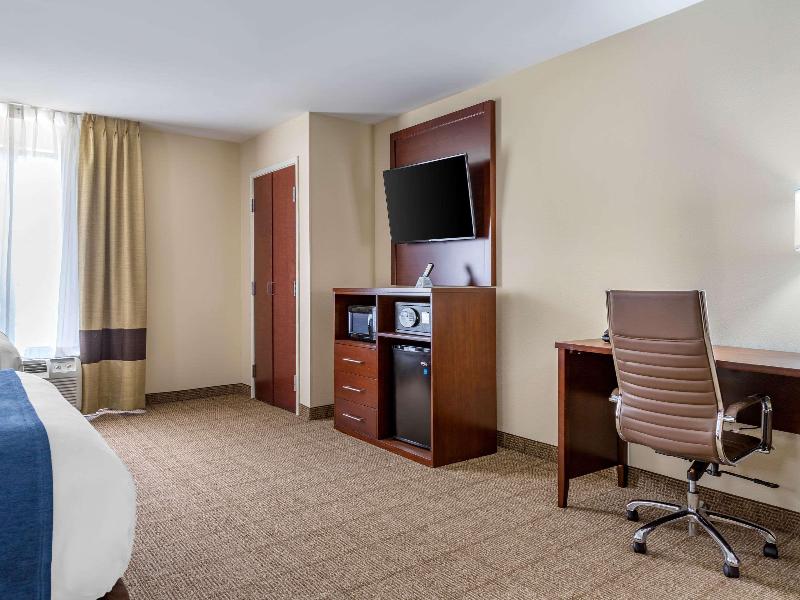 Comfort Suites Savannah Gateway I-95 image