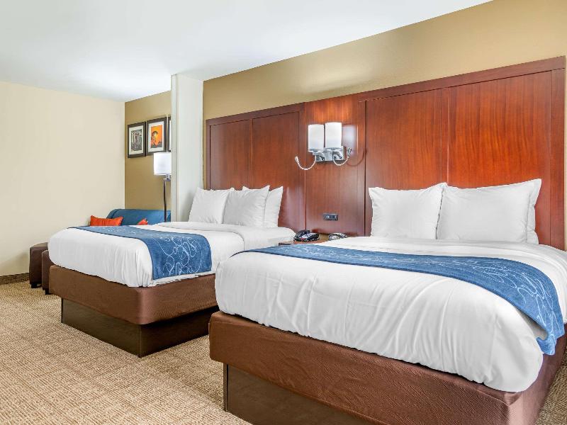 Comfort Suites Savannah Gateway I-95 image