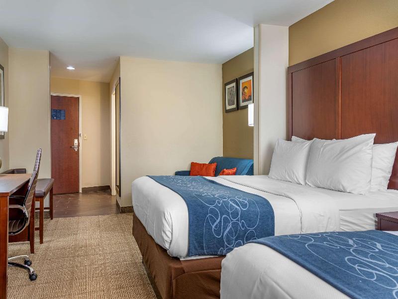 Comfort Suites Savannah Gateway I-95 image
