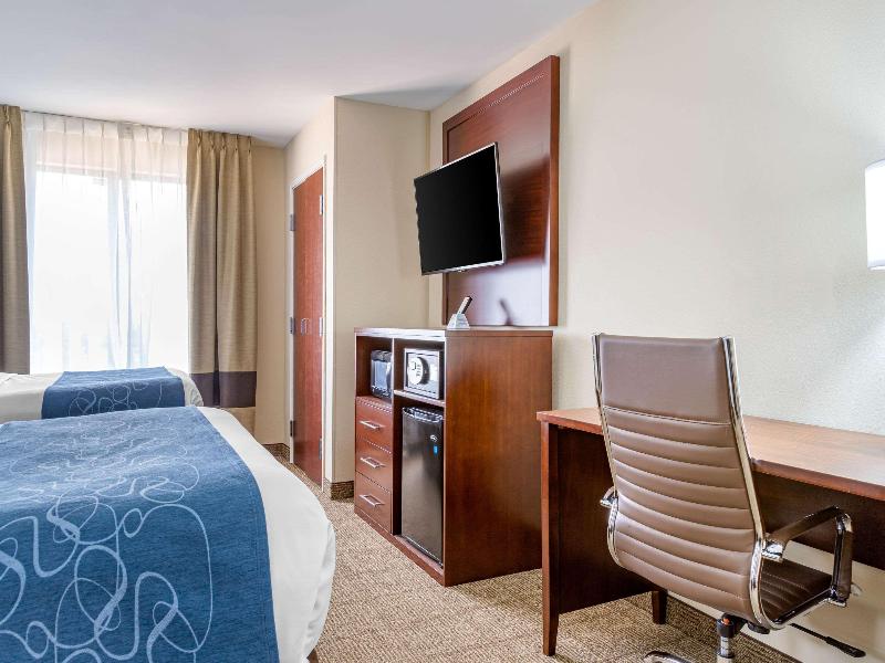 Comfort Suites Savannah Gateway I-95 image