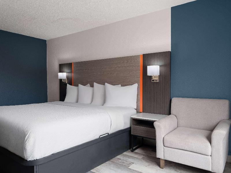 Baymont by Wyndham Indianapolis East image